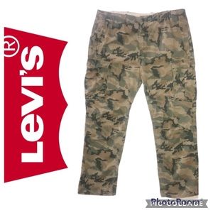 LEVI’S Camouflage Cargo Pants